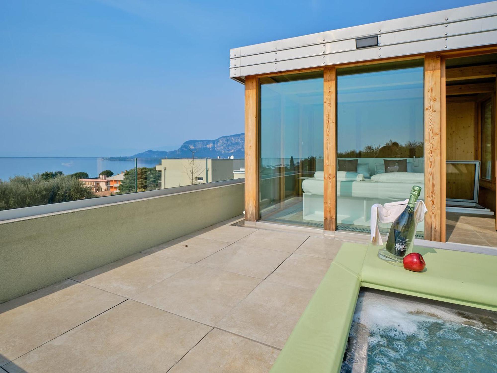 Villa Sunny Lake Suites Bardolino Exterior photo